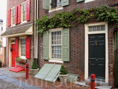 Аллея Элфорта - старейшая улица в США. Эти 30 домов построены в 1728-1836 годах. 