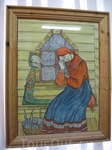 Крестьянка у прялки на картинке.