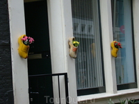 вот так интересно некоторые голландцы украшают свои дома.