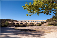 Пон-дю-Гар был сооружен римлянами для бытовых нужд: чтобы перебросить через реку Гар водопровод для снабжения питьевой водой города Нима.
Высота моста ...
