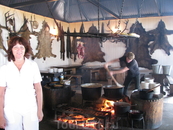 оз.Рица кафе стелизованное под местныедома абхазцев