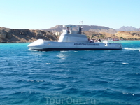Морское судно с прозрачным дном Морское судно с прозрачным дном