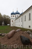 Монастырей возле Новгорода много. Это уже другой, Свято-Юрьев мужской.