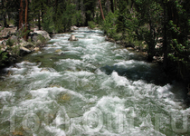 Река Пехотинца (Kern River). Очень полноводная и мощная по всей длине. Мест для перехода очень мало.