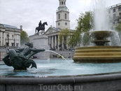 Фонтан на Trafalgar Square. Очень романтично.