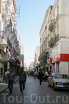Одна из центральных улиц Туниса