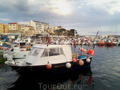 Порт Паламоса, куда пристают сотни рыбацких лодочек.