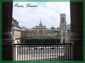 вид из окна Лувра