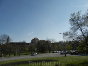 Вид на Крумловский замок со стороны  подъезда к городу