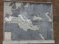 вот такая карта висит на стене недалеко от Колизея