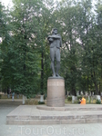 Памятник Ф.Волкову-основателю русского театра.