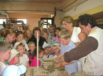 В гончарной мастерской