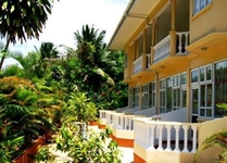 Reef Holiday Apartments