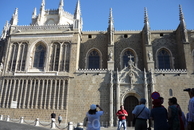 Северный портал церкви был возведен Алонсо Коваррубиасом. На портал повесили цепи, в которых мавры держали христианских заключенных в Гранаде, по замыслу ...