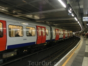 Лондонское метро моим товарищам показалось ужасным :) Конечно, тем, кто привык к нашим вагонам, станциям и нашим перронам в метро Лондона может грозить ...