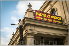 Забавная афиша на Музыкальном театре. Забавная афиша на Музыкальном театре.