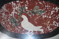 В соборе Сан Джованни ин Латерано старинная мозаика.