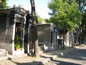 Кладбище в париже где похоронены знаменитости.(Чарли Чаплин, Оноре де Бальзак и т.п.)