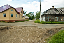 Эта фотография сделана в Каргополе,но по моему разумению она одинаково подходит для всех увиденных городов.