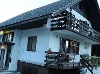 Jakelj Backpackers House
