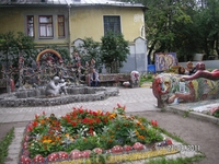 Двор на Чайковского, 2. Экспонаты Малой Академии искусств