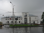 Железнодорожный  вокзал  в   Великом Новгороде.