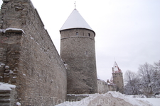 Таллиннская городская стена
Оборонительная городская стена была построена в средние века. До наших дней сохранилась большая часть стены, укрепленная 21-ой ...