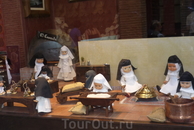  Марципан придуман монахинями монастыря Сан-Клементе. Вся история описана  на фото выше.
Толедский марципан - такой небольшой кусочек теста, который получают ...