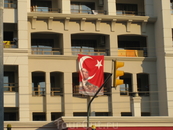 флаги почти на всех зданиях