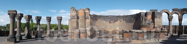 Первым делом — грандиозные развалины Звартноца. Огромный храм простоял всего триста лет, с 7 по 10 век нашей эры и, вполне традиционно для Армении, был ...