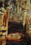 В пещерах сохранились сотни рисунков и рельефов, изображающих животных, человеческие фигуры. Рисунки выполнены углем, оксидом железа и диоксидом марганца ...