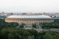 Вид с Воробьевых Гор на стадион в Лужниках.