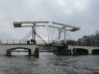 Magere Brug - Тощий мост на реке Амстел, построенный в ХVII веке.