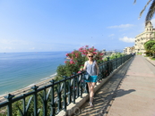 Если подняться от пляжа в город, то попадаешь на большую смотровую площадку, которая называется El Balcon Mediterraneo (Средиземноморский балкон), с которого ...