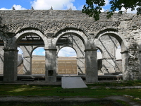 Развалины цистерианского монастыря Рома