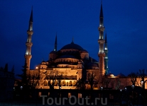 Голубая мечеть ночью