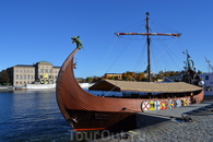 Кораблик на набережной Стокгольма