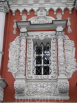 Снаружи и внутри Соборобогородицкая церковь украшена чарующей белокаменной резьбой (окна, порталы входов, приставные колонны). Чем выше устремляется взор ...