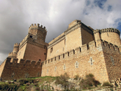 История замка начинается в 1385 году король Хуан I Кастильский (Juan I de Castilla) в битве при Алжубарроте (Aljubarrota) потерпел поражение и был вынужден ...