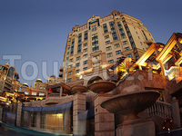 Al Murooj Rotana Hotel & Suites