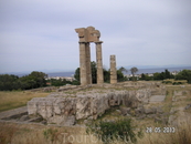 Акрополь. Колонны храма Аполлона Пифийского