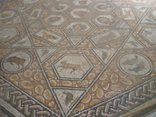 Мозаика на полу (знаки зодиака).