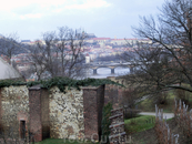 Вид со смотровой площадки Вышеграда на Влтаву и Пражский Град 