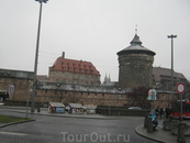 ICE опоздал(для меня-третий раз за месяц!), спаренный автобус на Прагу ушел, и мы зависли в Нюрнберге на два часа.