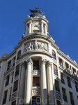 Конечно же без него никак - Ave Fenix, символ страхового общества La Unión y el Fénix. Первый Феникс был размещен в Мадриде на здании по Гран Виа, 32 и ...