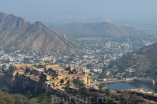 Вид на Амбер форт с Джайгарх форта