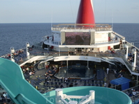 Палуба, бассейн с горкой Палуба, бассейн с горкой