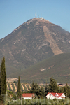 "Двух рогая гора" не двух горбая, а именно Двух рогая гора
Эта гора сопровождает туристов во время всех экскурсий по столице Туниса, в Карфагене и Сиди ...