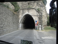 На озере Гарда, впрочем как и в Портофино популярны тоннели в скалах