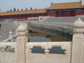 Музей Гугун- Запретный город.Бывшая резиденция императоров. Исскуственный канал.